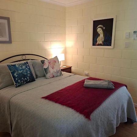 J & Ella'S Holiday House - 1 Bedroom, 1 Bathroom Home Cooktown Ngoại thất bức ảnh
