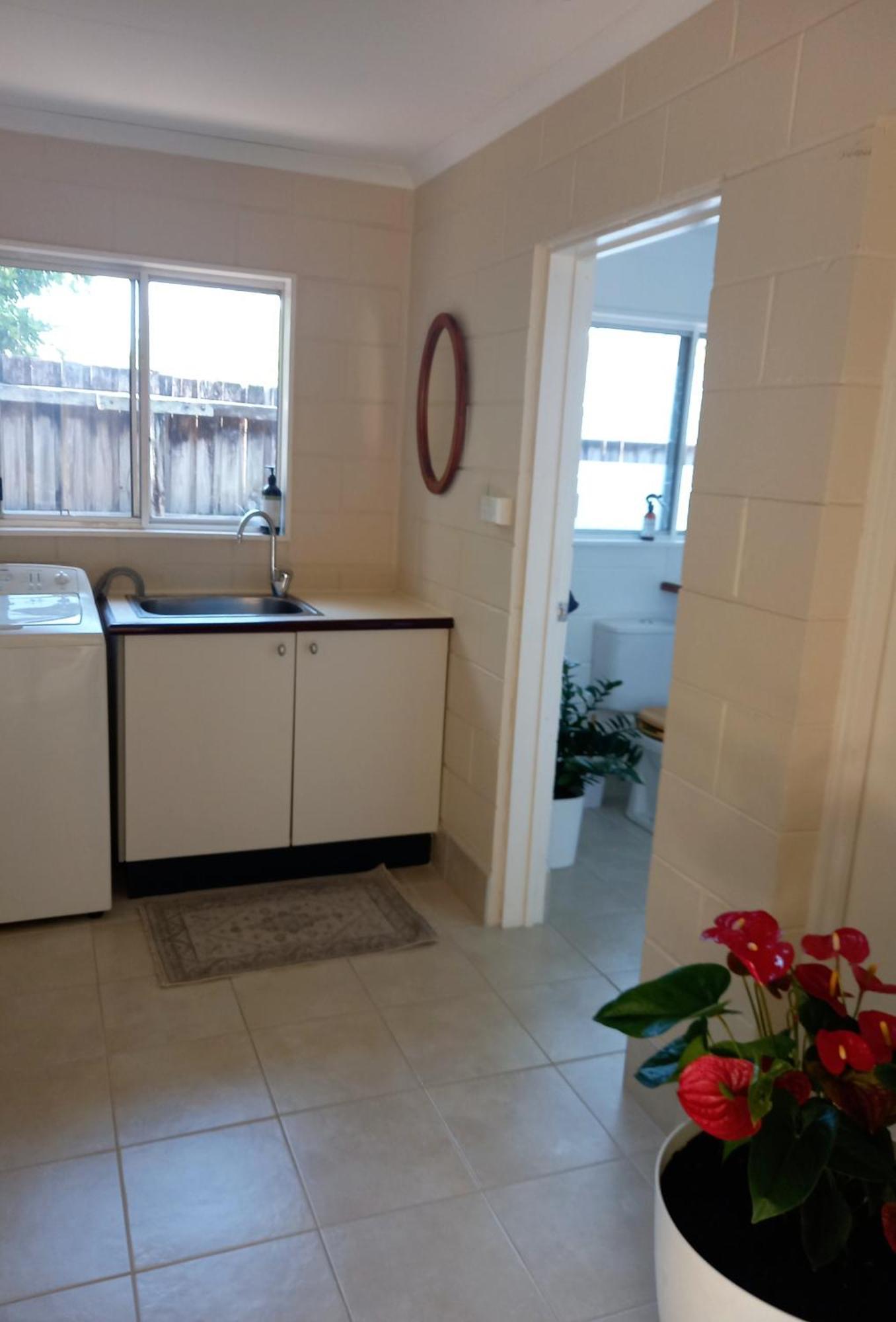 J & Ella'S Holiday House - 1 Bedroom, 1 Bathroom Home Cooktown Ngoại thất bức ảnh